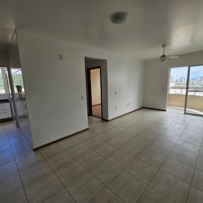 Apartamentos com 76m², 2 quartos (sendo 1 suíte), 1 garagem, no bairro Kobrasol em São José