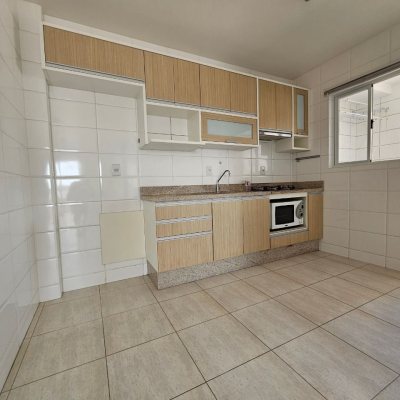 Apartamentos com 76m², 2 quartos (sendo 1 suíte), 1 garagem, no bairro Kobrasol em São José