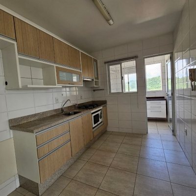 Apartamentos com 76m², 2 quartos (sendo 1 suíte), 1 garagem, no bairro Kobrasol em São José