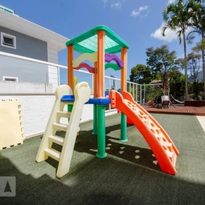 Cobertura com 176m², 3 quartos (sendo 1 suíte), 2 garagens, no bairro Itacorubi em Florianópolis