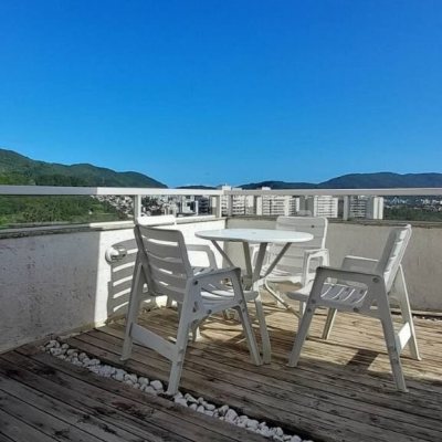 Cobertura com 176m², 3 quartos (sendo 1 suíte), 2 garagens, no bairro Itacorubi em Florianópolis