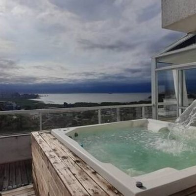 Cobertura com 176m², 3 quartos (sendo 1 suíte), 2 garagens, no bairro Itacorubi em Florianópolis