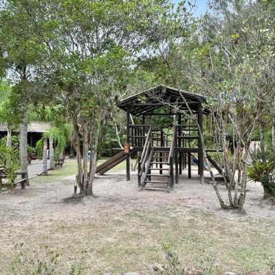 Casa em Condomínio com 197m², 4 quartos (sendo 4 suítes), 3 garagens, no bairro Limpa em Garopaba