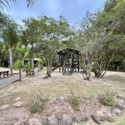 Casa em Condomínio com 197m², 4 quartos (sendo 4 suítes), 3 garagens, no bairro Limpa em Garopaba