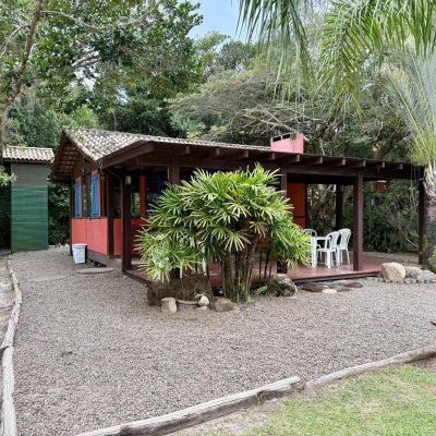 Casa em Condomínio com 197m², 4 quartos (sendo 4 suítes), 3 garagens, no bairro Limpa em Garopaba