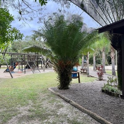 Casa em Condomínio com 197m², 4 quartos (sendo 4 suítes), 3 garagens, no bairro Limpa em Garopaba