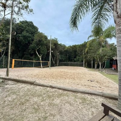 Casa em Condomínio com 197m², 4 quartos (sendo 4 suítes), 3 garagens, no bairro Limpa em Garopaba