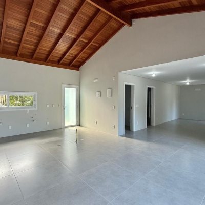 Casa em Condomínio com 197m², 4 quartos (sendo 4 suítes), 3 garagens, no bairro Limpa em Garopaba