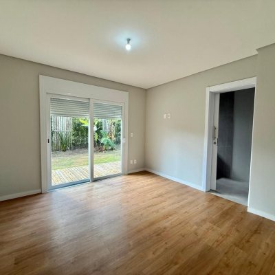 Casa em Condomínio com 197m², 4 quartos (sendo 4 suítes), 3 garagens, no bairro Limpa em Garopaba