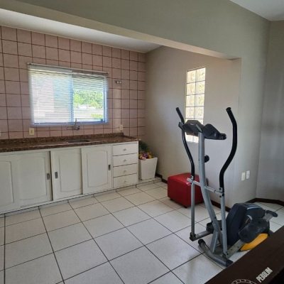Casa Residencial com 288m², 6 quartos (sendo 2 suítes), 2 garagens, no bairro Praia Brava em Florianópolis