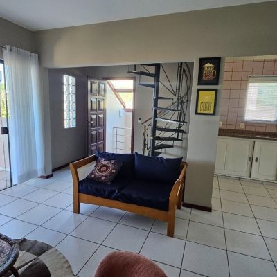 Casa Residencial com 288m², 6 quartos (sendo 2 suítes), 2 garagens, no bairro Praia Brava em Florianópolis