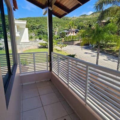 Casa Residencial com 288m², 6 quartos (sendo 2 suítes), 2 garagens, no bairro Praia Brava em Florianópolis