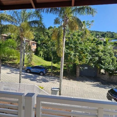 Casa Residencial com 288m², 6 quartos (sendo 2 suítes), 2 garagens, no bairro Praia Brava em Florianópolis