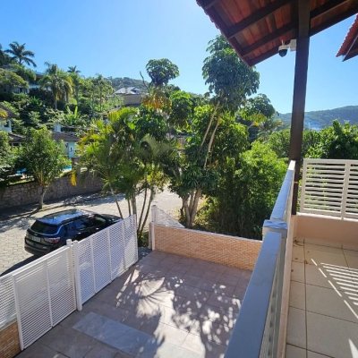 Casa Residencial com 288m², 6 quartos (sendo 2 suítes), 2 garagens, no bairro Praia Brava em Florianópolis
