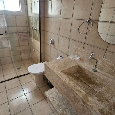 Casa Residencial com 288m², 6 quartos (sendo 2 suítes), 2 garagens, no bairro Praia Brava em Florianópolis