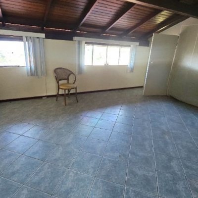 Casa Residencial com 288m², 6 quartos (sendo 2 suítes), 2 garagens, no bairro Praia Brava em Florianópolis