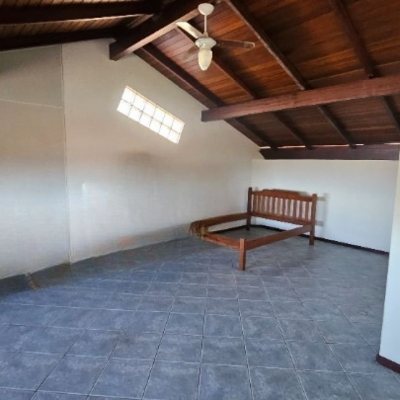 Casa Residencial com 288m², 6 quartos (sendo 2 suítes), 2 garagens, no bairro Praia Brava em Florianópolis