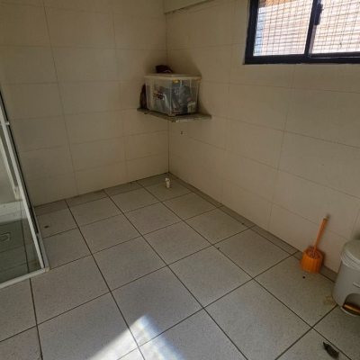 Casa Residencial com 288m², 6 quartos (sendo 2 suítes), 2 garagens, no bairro Praia Brava em Florianópolis