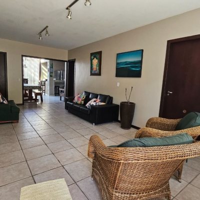 Casa Residencial com 288m², 6 quartos (sendo 2 suítes), 2 garagens, no bairro Praia Brava em Florianópolis