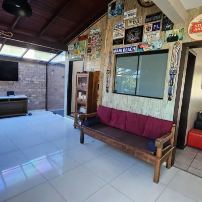 Casa Residencial com 288m², 6 quartos (sendo 2 suítes), 2 garagens, no bairro Praia Brava em Florianópolis