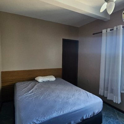 Casa Residencial com 288m², 6 quartos (sendo 2 suítes), 2 garagens, no bairro Praia Brava em Florianópolis