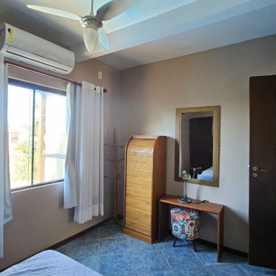 Casa Residencial com 288m², 6 quartos (sendo 2 suítes), 2 garagens, no bairro Praia Brava em Florianópolis
