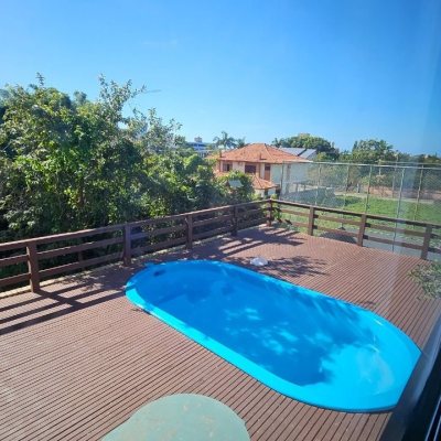 Casa Residencial com 288m², 6 quartos (sendo 2 suítes), 2 garagens, no bairro Praia Brava em Florianópolis