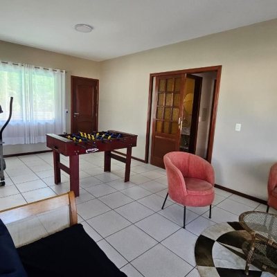 Casa Residencial com 288m², 6 quartos (sendo 2 suítes), 2 garagens, no bairro Praia Brava em Florianópolis