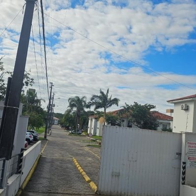 Apartamentos com 49m², 2 quartos, 1 garagem, no bairro Canasvieiras em Florianópolis