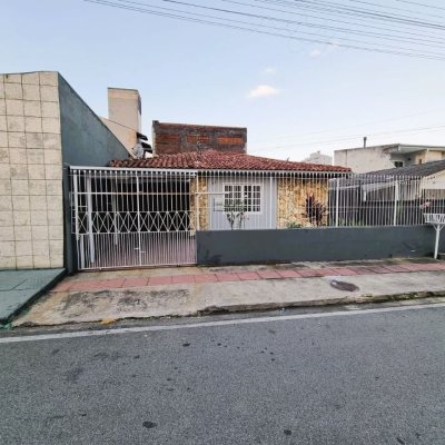 Casa Residencial com 180m², 4 quartos, 2 garagens, no bairro Bela Vista em São José