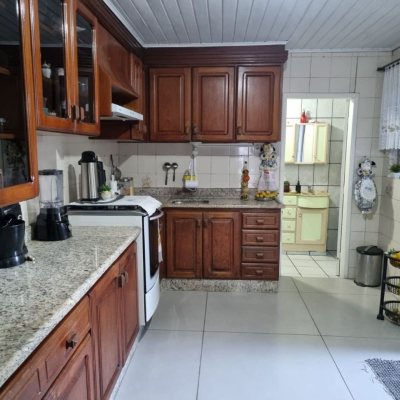 Casa Residencial com 180m², 4 quartos, 2 garagens, no bairro Bela Vista em São José