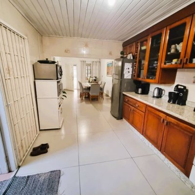 Casa Residencial com 180m², 4 quartos, 2 garagens, no bairro Bela Vista em São José