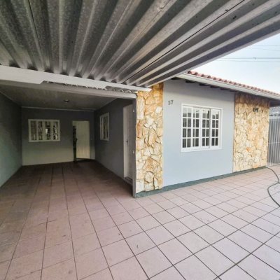 Casa Residencial com 180m², 4 quartos, 2 garagens, no bairro Bela Vista em São José