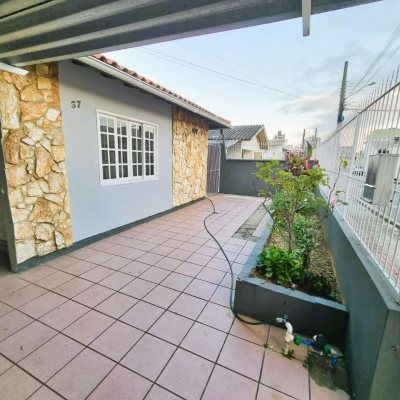 Casa Residencial com 180m², 4 quartos, 2 garagens, no bairro Bela Vista em São José