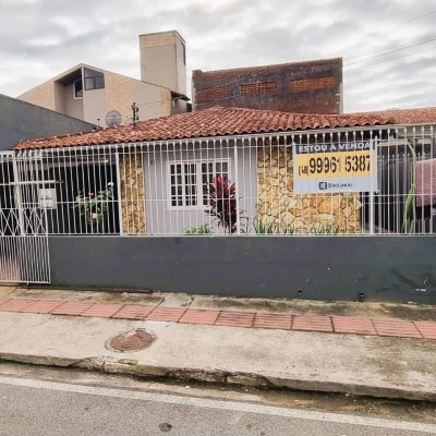 Casa Residencial com 180m², 4 quartos, 2 garagens, no bairro Bela Vista em São José
