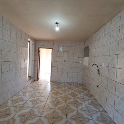 Casa Residencial com 200m², 5 quartos, 3 garagens, no bairro São João Do Rio Vermelho em Florianópolis