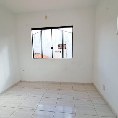 Casa Residencial com 200m², 5 quartos, 3 garagens, no bairro São João Do Rio Vermelho em Florianópolis