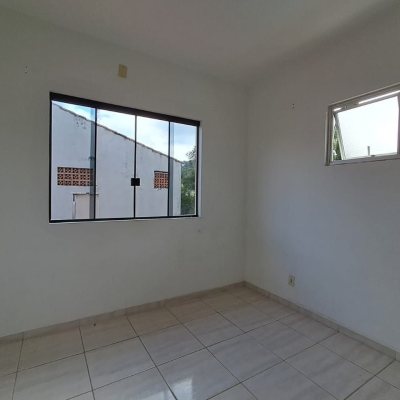 Casa Residencial com 200m², 5 quartos, 3 garagens, no bairro São João Do Rio Vermelho em Florianópolis