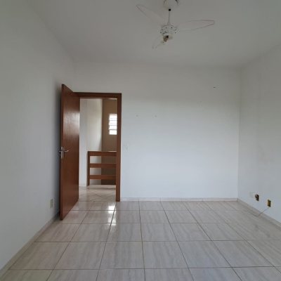 Casa Residencial com 200m², 5 quartos, 3 garagens, no bairro São João Do Rio Vermelho em Florianópolis