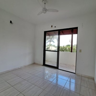 Casa Residencial com 200m², 5 quartos, 3 garagens, no bairro São João Do Rio Vermelho em Florianópolis