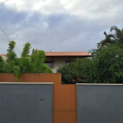 Casa Residencial com 200m², 5 quartos, 3 garagens, no bairro São João Do Rio Vermelho em Florianópolis