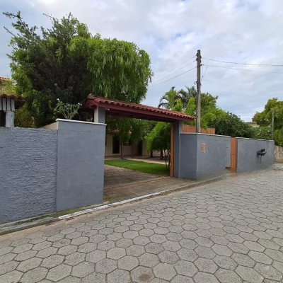 Casa Residencial com 200m², 5 quartos, 3 garagens, no bairro São João Do Rio Vermelho em Florianópolis