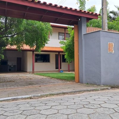 Casa Residencial com 200m², 5 quartos, 3 garagens, no bairro São João Do Rio Vermelho em Florianópolis