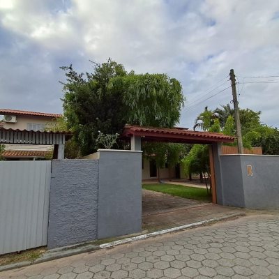 Casa Residencial com 200m², 5 quartos, 3 garagens, no bairro São João Do Rio Vermelho em Florianópolis