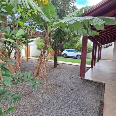 Casa Residencial com 200m², 5 quartos, 3 garagens, no bairro São João Do Rio Vermelho em Florianópolis