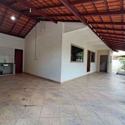 Casa Residencial com 200m², 5 quartos, 3 garagens, no bairro São João Do Rio Vermelho em Florianópolis
