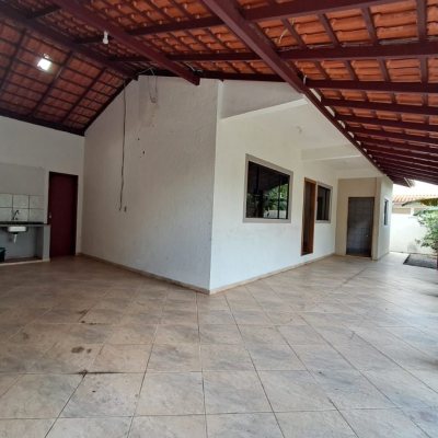 Casa Residencial com 200m², 5 quartos, 3 garagens, no bairro São João Do Rio Vermelho em Florianópolis