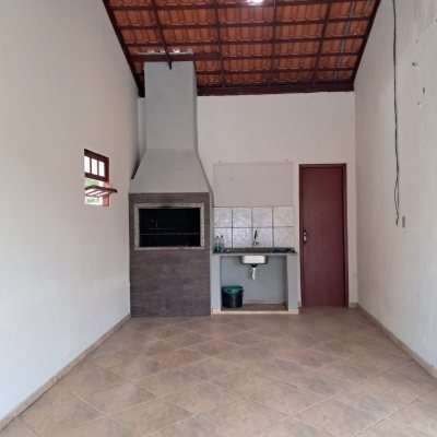 Casa Residencial com 200m², 5 quartos, 3 garagens, no bairro São João Do Rio Vermelho em Florianópolis