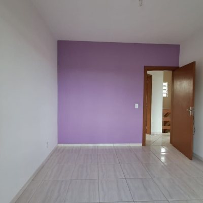 Casa Residencial com 200m², 5 quartos, 3 garagens, no bairro São João Do Rio Vermelho em Florianópolis