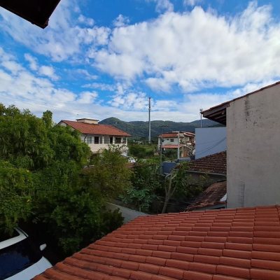Casa Residencial com 200m², 5 quartos, 3 garagens, no bairro São João Do Rio Vermelho em Florianópolis